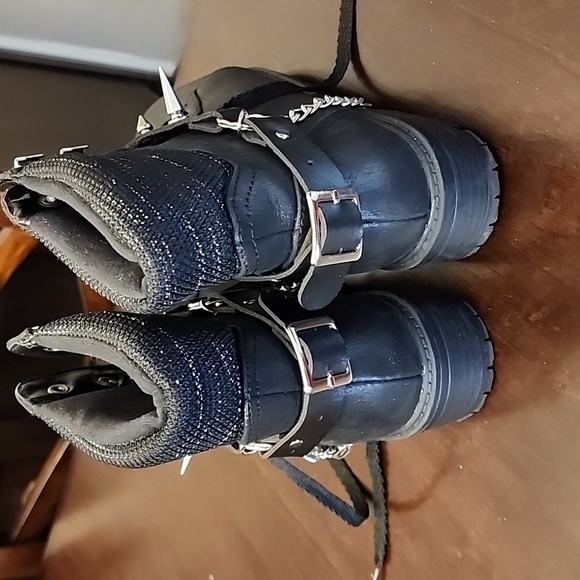 Black Combat Boots 7.5 with Spiked Colar - Picture 3 of 4